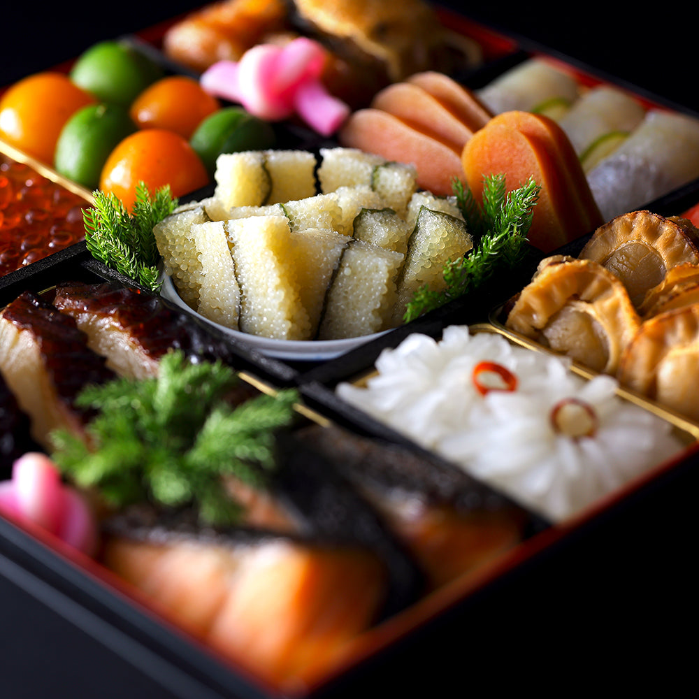 和おせち 三段「午」陶器製珍味入れ付(4~5人前)