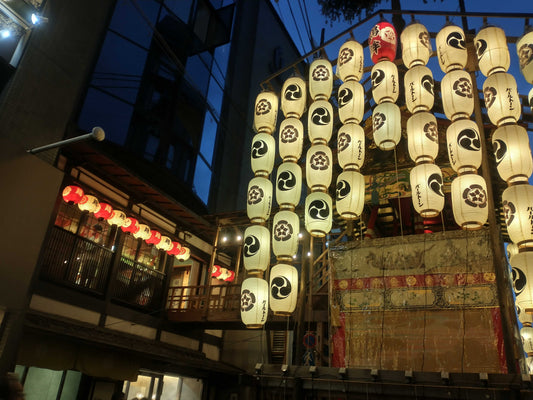 京都に夏を呼ぶ、祇園囃子と鱧の骨切り「じゃっ、じゃっ」のリズム～下鴨茶寮 東のはなれ料理長のはなし